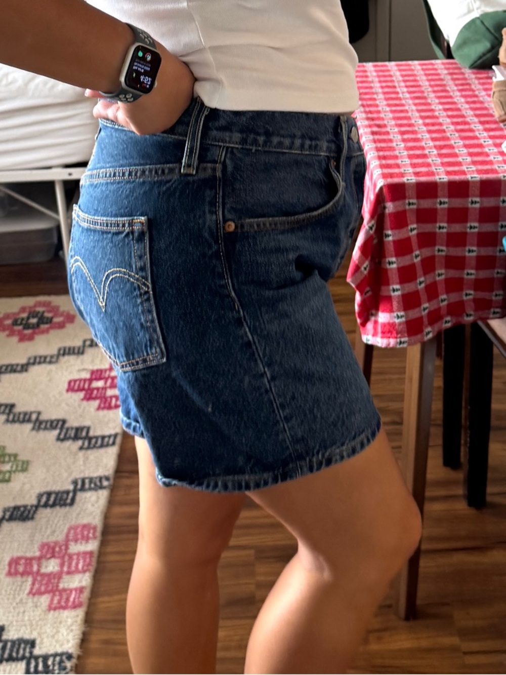 Levi's Women’s 100% Cotton Dark Wash Button Fly Denim Shorts Jorts Size 31 - Picture 3 of 11